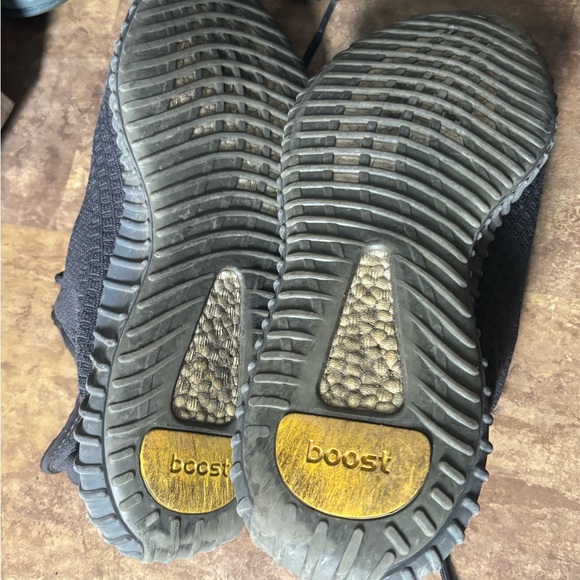 Yeezy - Picture 3 of 5